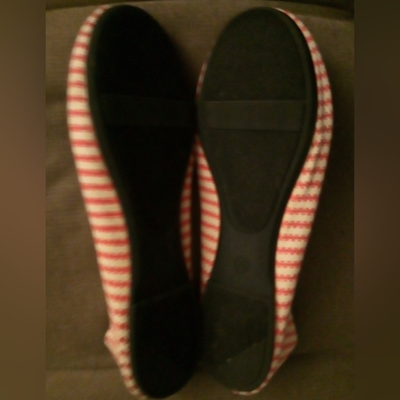 Women's Hot Pink and Off White Pinstripe Flats  Size 7 1/2 - Picture 2 of 3